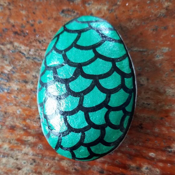 Mermaid Scale Painted Rock ooak garden art Green - Picture 1 of 1